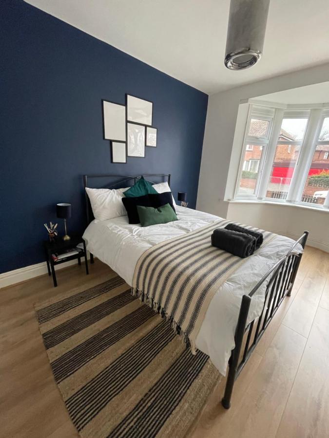 Stylish And Modern 3 Bed With Free Parking,
