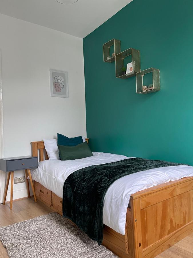 Stylish And Modern 3 Bed With Free Parking, Appartement *